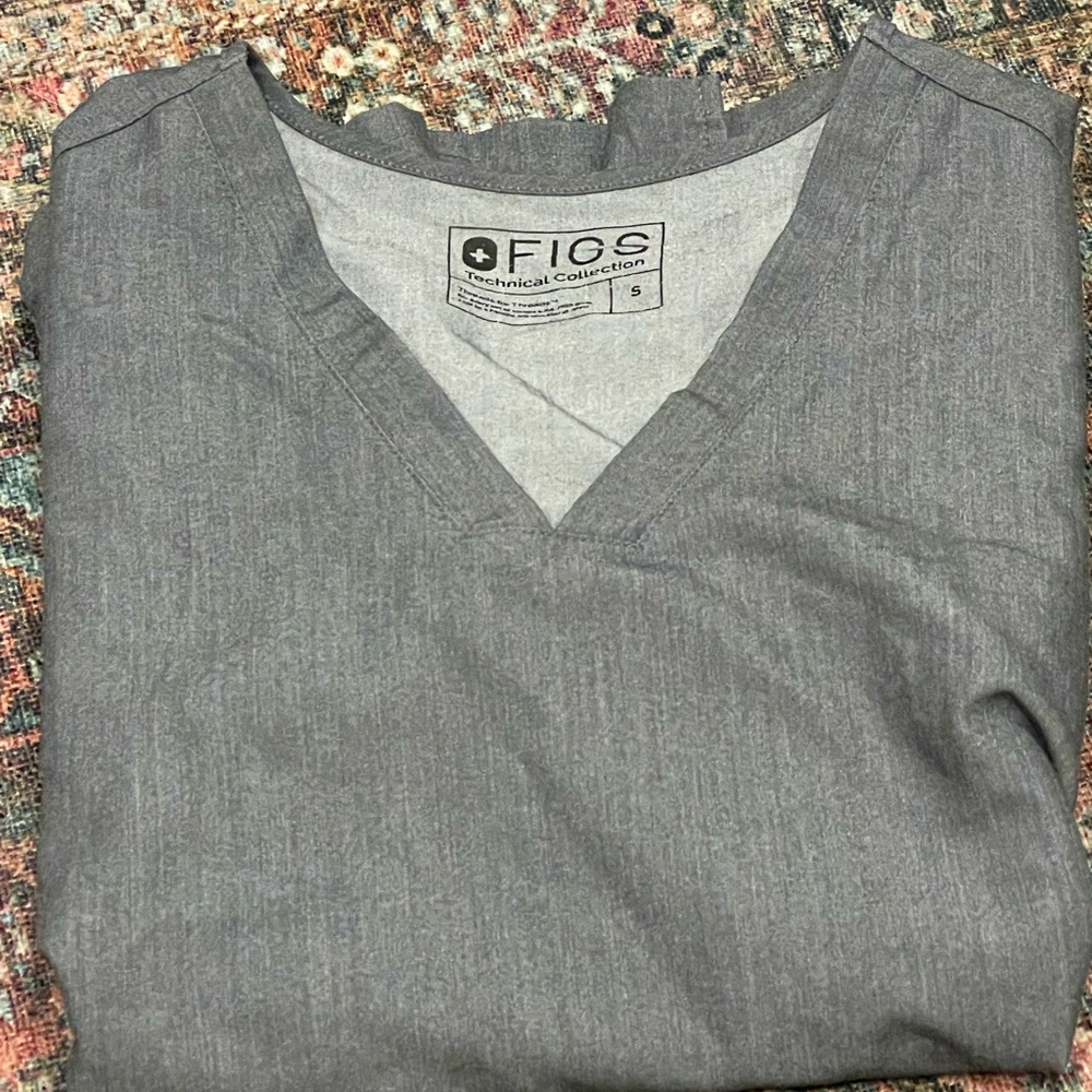 Figs Casma Scrub Top Graphite Small